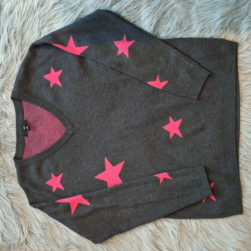 Fate star print v neck sweater. Sz M